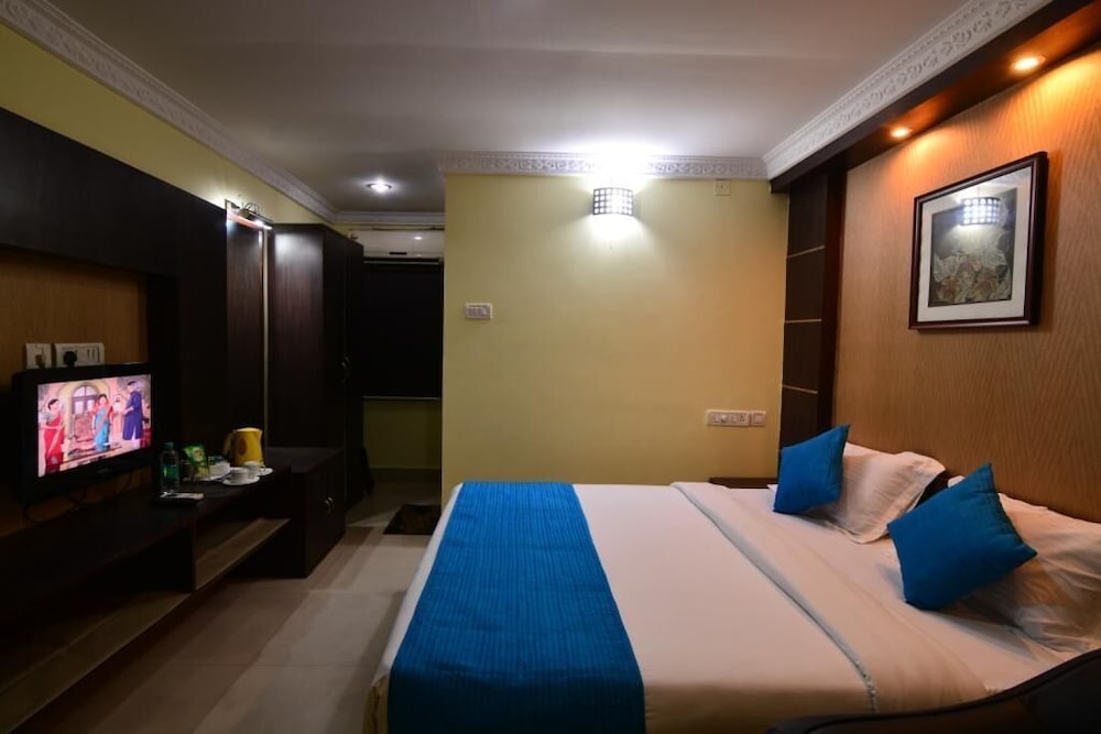 HOTEL ARYA PALACE 7/32