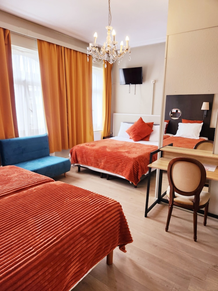 غرفة عائلية بسرير مزدوج وسريرين منفصلين، Gulden Vlies Hotel 2/4