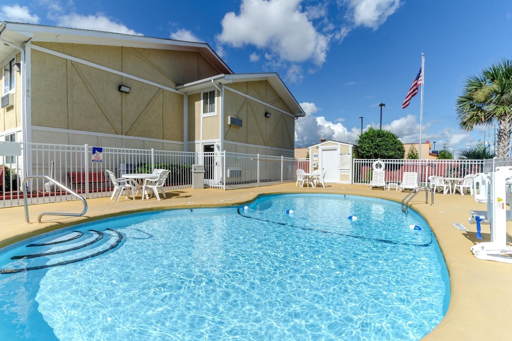 Rodeway Inn & Suites Jacksonville Near Camp Lejeune 4/51