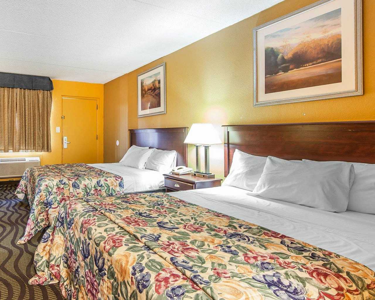 Days Inn by Wyndham Calhoun GA I-75 and US-41 5/28