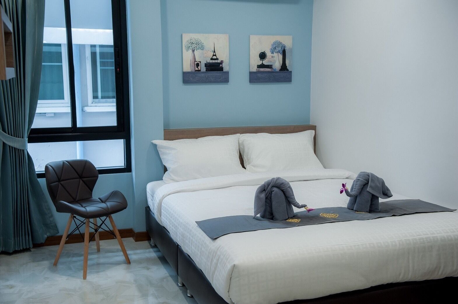DELUXE, DOUBLE BED