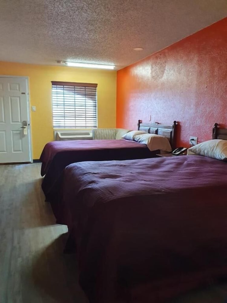 Chaparral Motel 18/57
