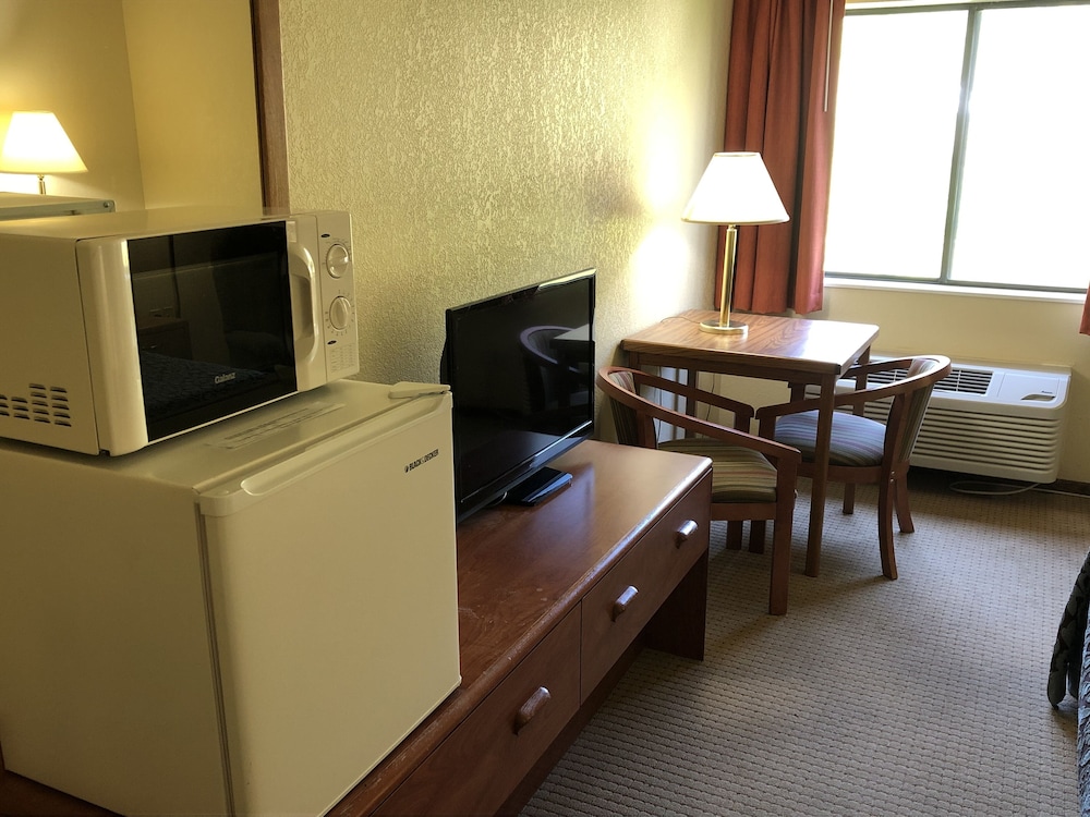 Days Inn By Wyndham Iron Mountain 28/36