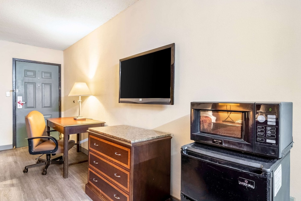 Econo Lodge Acworth East 33/53
