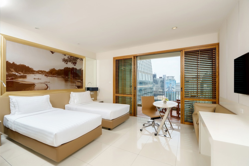 Superior, Double Bed, Balcony, Grande Centre Point Ploenchit Bangkok 2/10