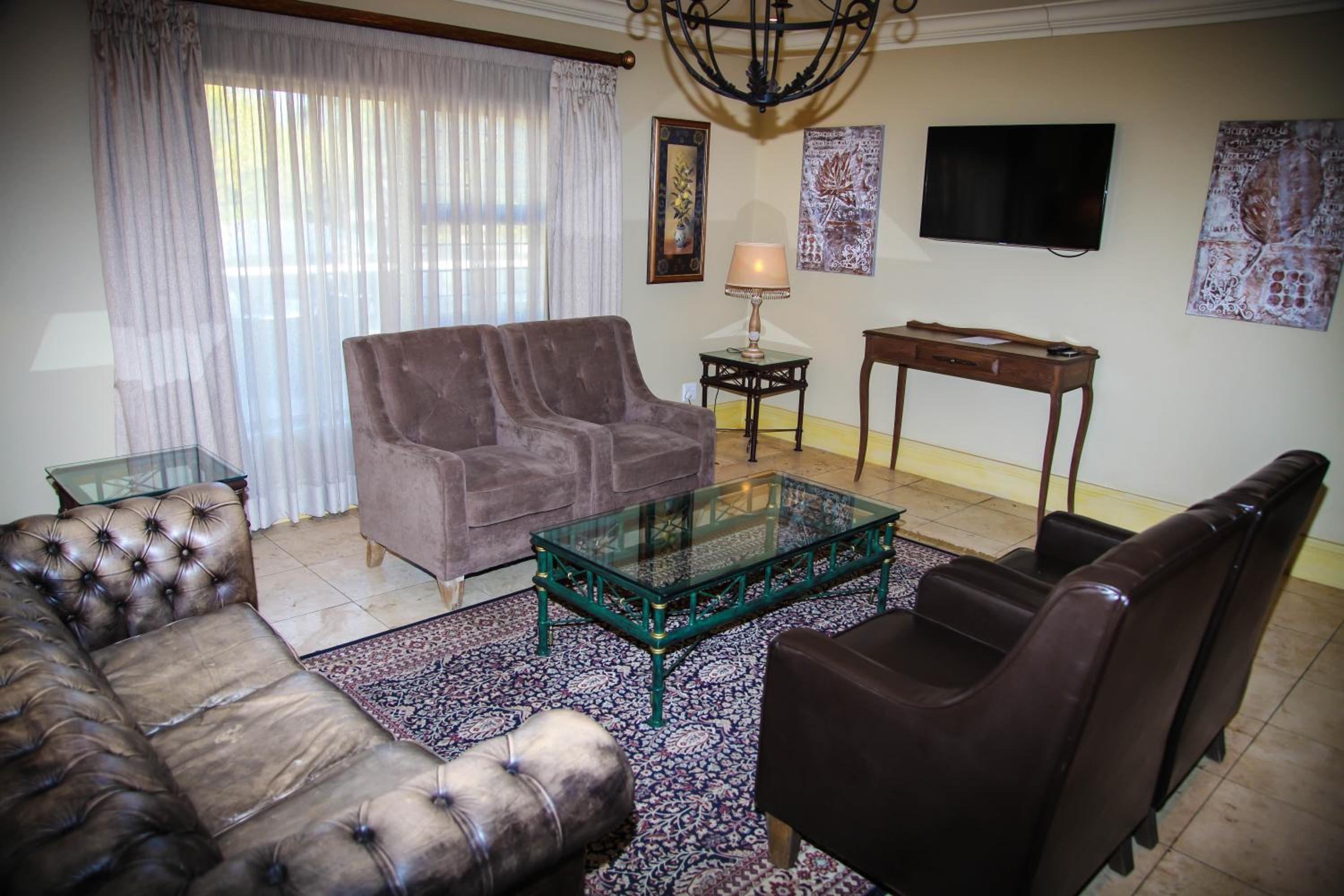 THREE RIVERS LODGE & VILLA ANNA SOPHIA 28/50