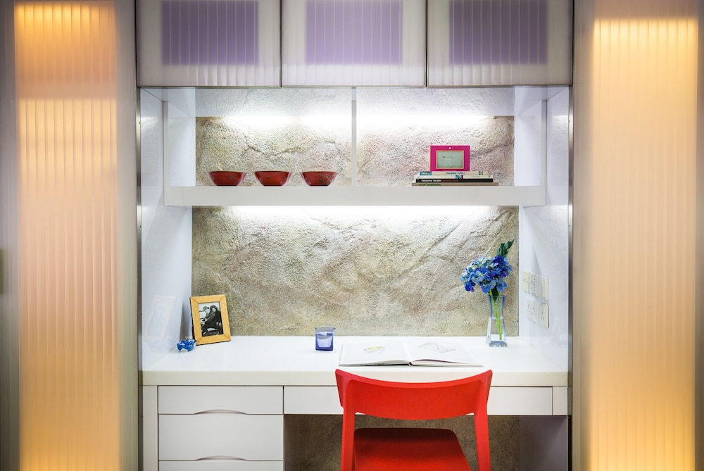 V Wanchai Serviced Apartments 1/15