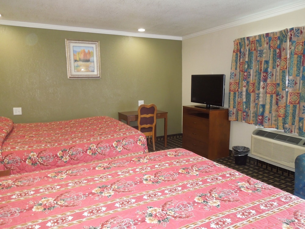Castaway Motel 32/48