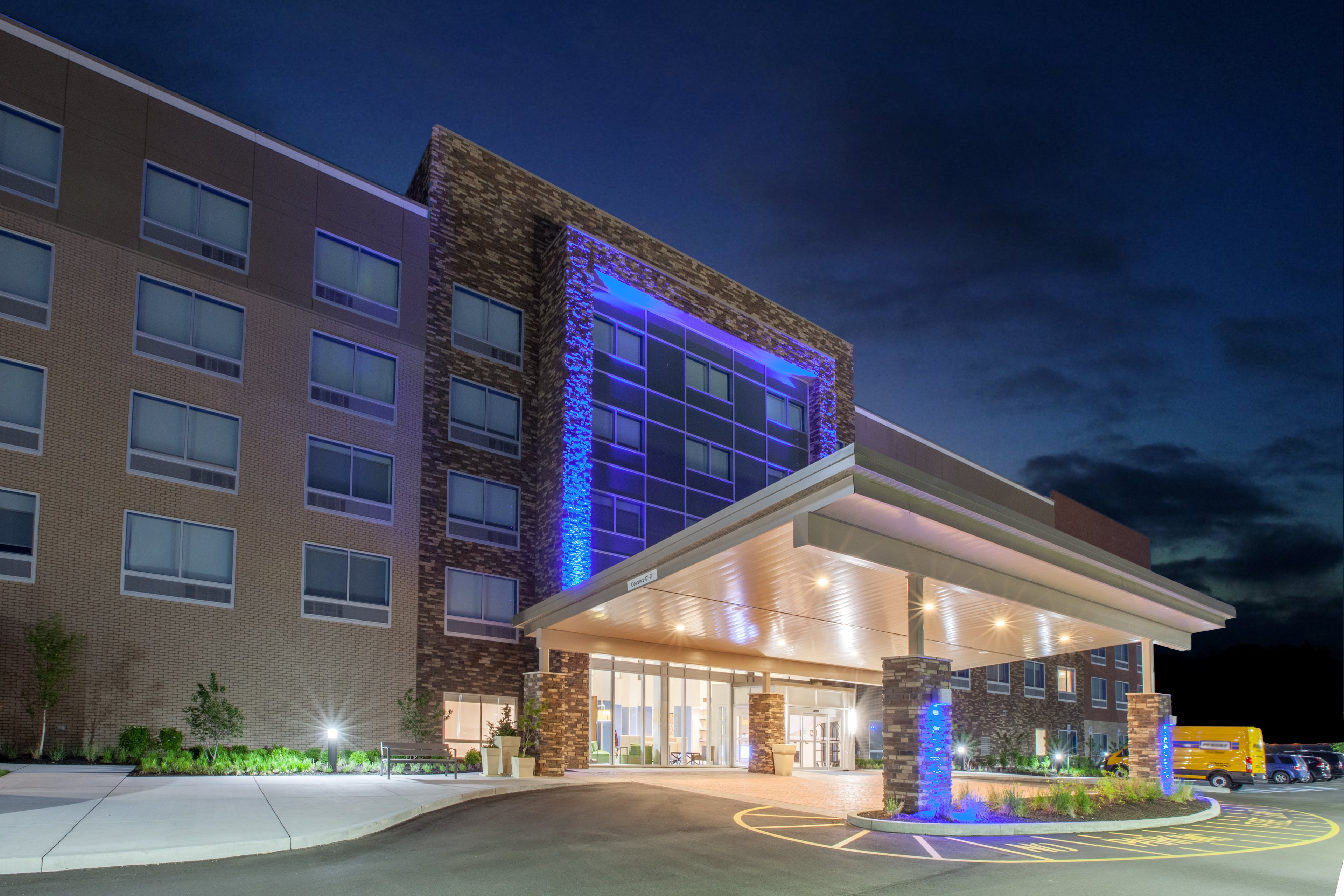 HOLIDAY INN EXPRESS & SUITES INDIANAPOLIS NE - NOBLESVILLE 2/66