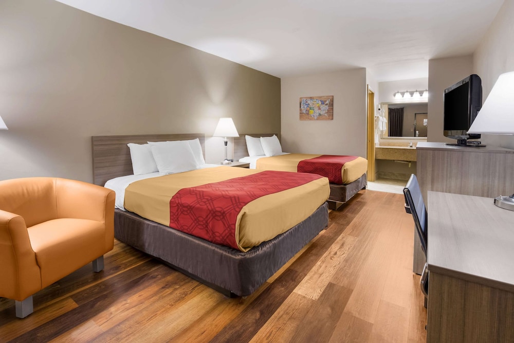 Econo Lodge Hendersonville 5/19