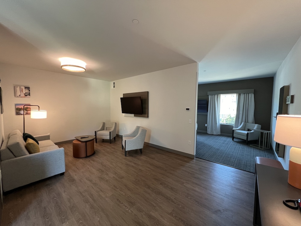 Comfort Suites Gatlinburg Downtown-Convention Center 42/60