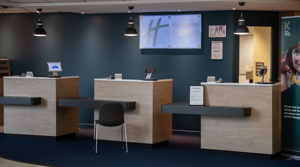 Holiday Inn Express London Stansted Airport 6/33