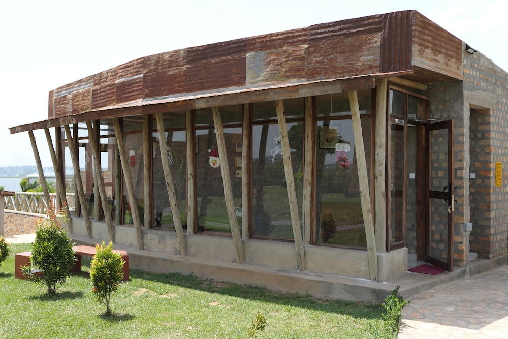 Buvi Lodge 3/50