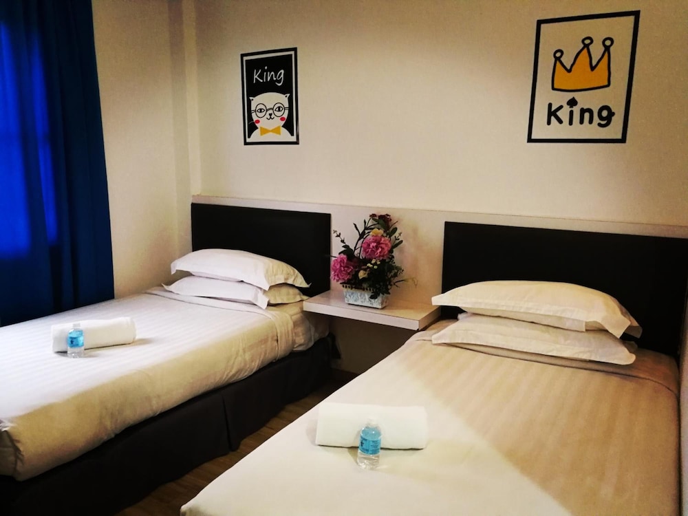 Hotel Zamburger Plaza Mahkota 36/67