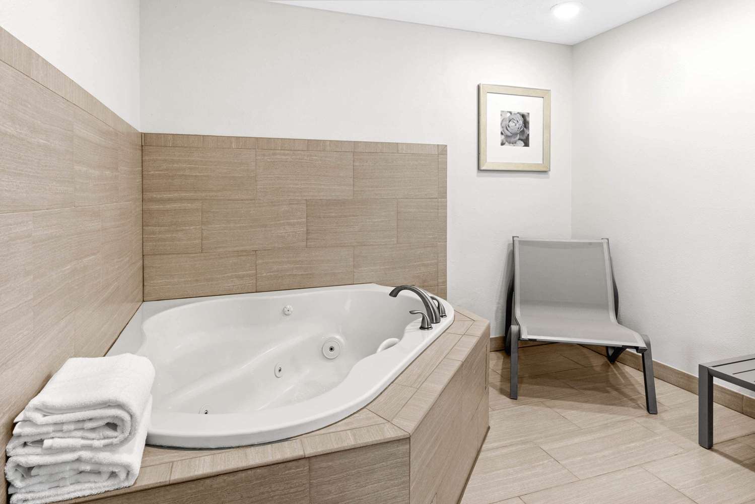 La Quinta Inn & Suites by Wyndham Portland NW 25/27