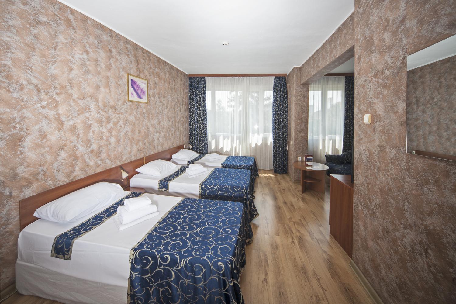 ROOM, TRIPLE