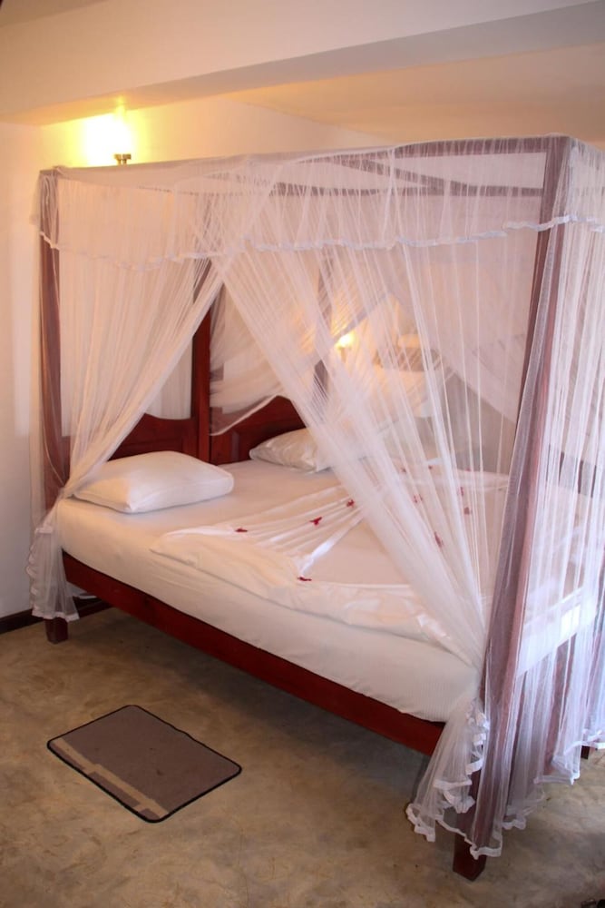 Shanthi Beach Resort 26/48