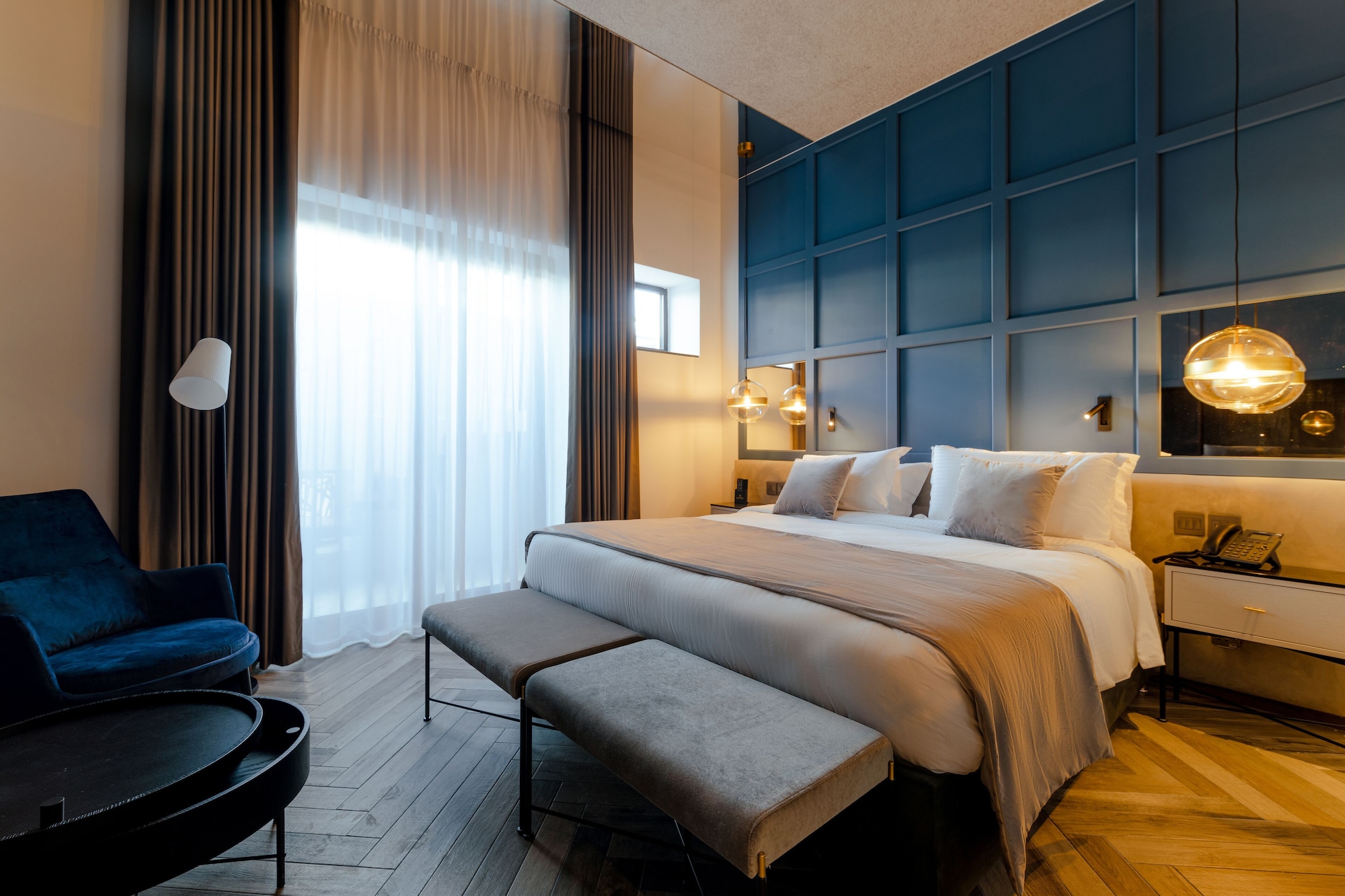 SUPERIOR, TWIN BEDS, CITY VIEW