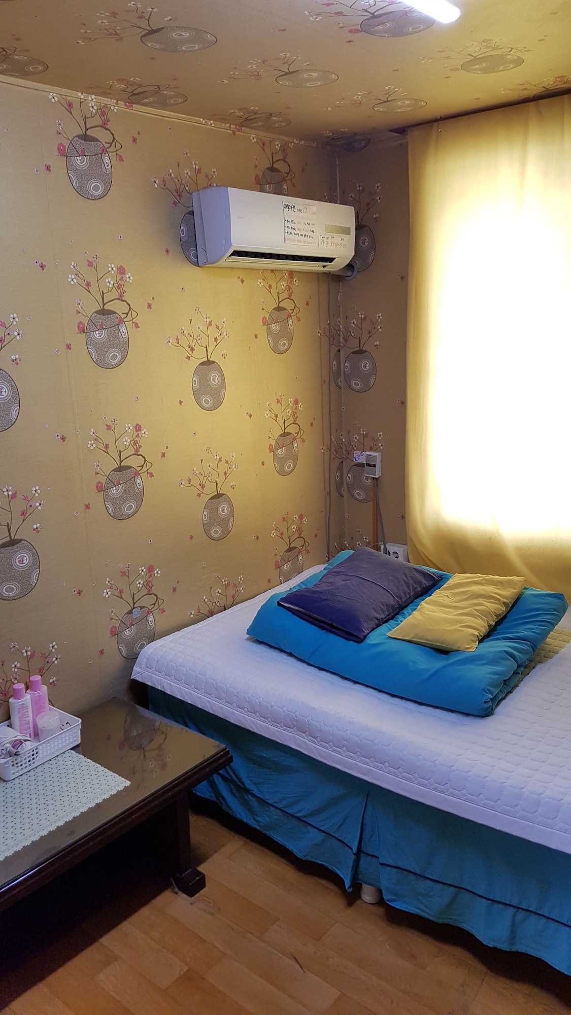 ROOM, DOUBLE BED