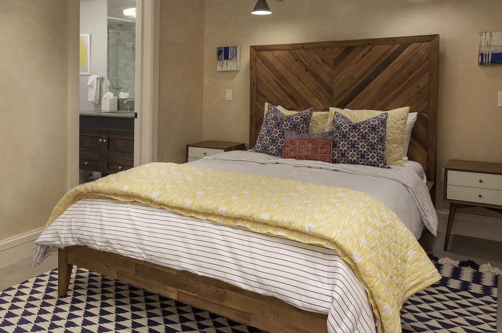 غرفة بأربعة أسرّة وسريرين كينج وسرير كوين بـ4 غرف نوم، The Auberge Residences at Element 52 2/10