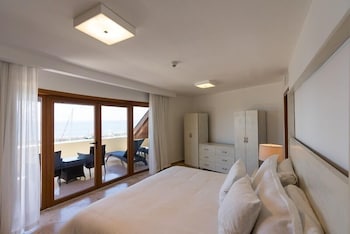 The Bannister Hotel and Yacht Club 9/50