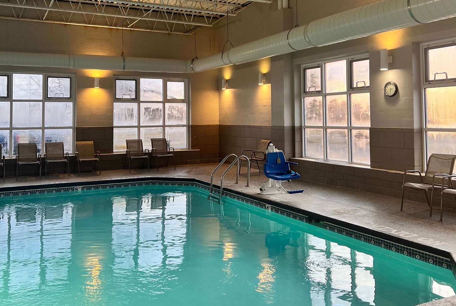 La Quinta Inn & Suites by Wyndham Detroit Utica 27/49