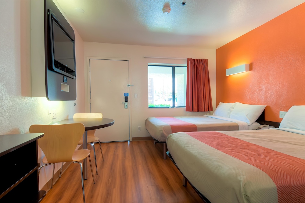 Motel6 Palm Springs, CA - Downtown 8/28