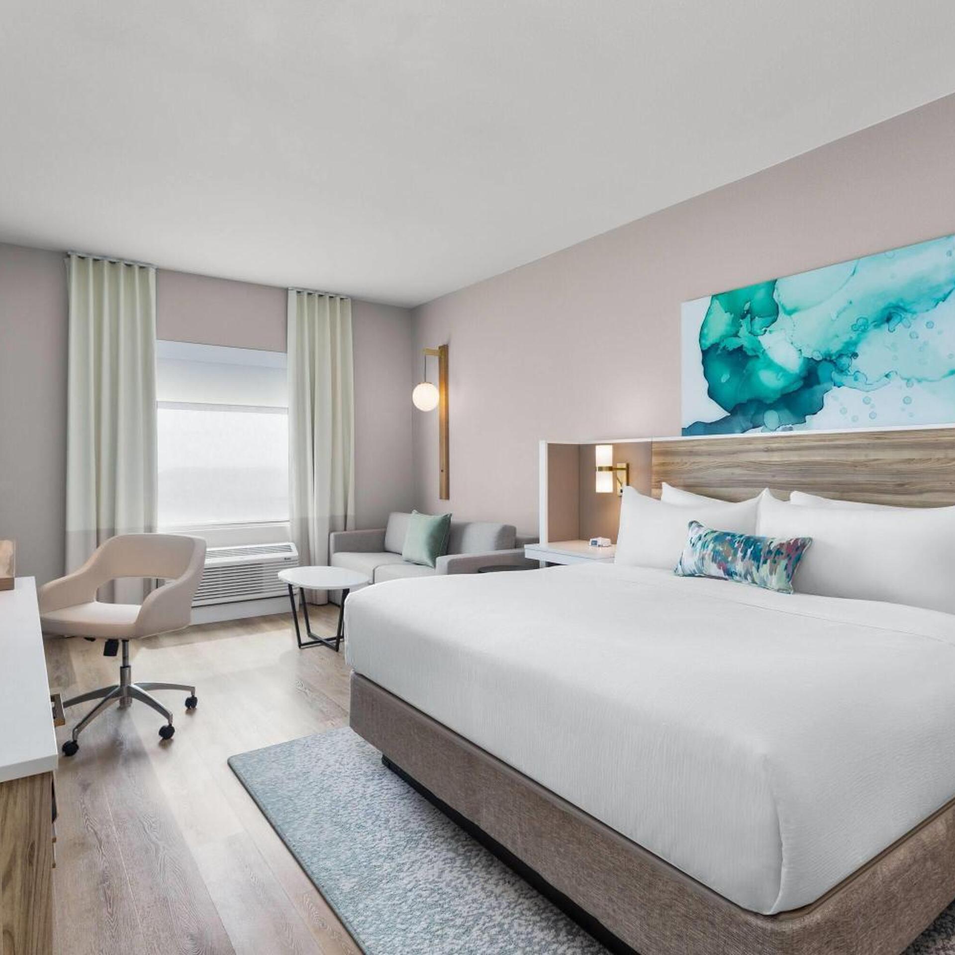 Junior Suite, King Bed, Bathtub, Accessible