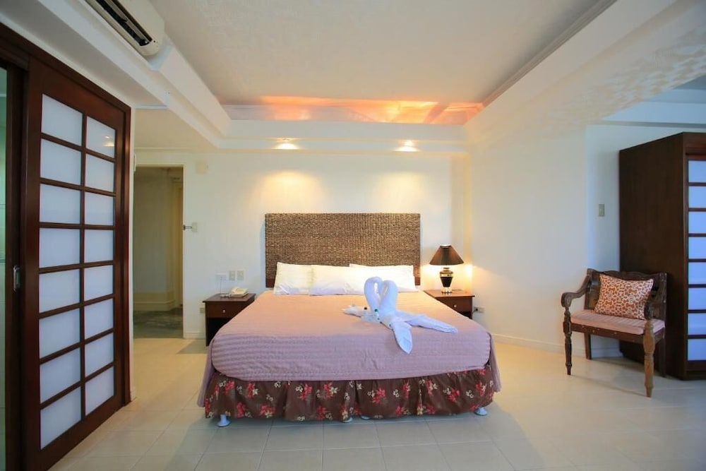 Wild Orchid Beach Resort 16/67