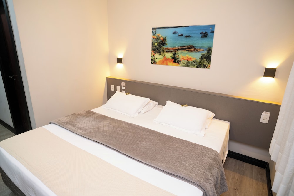 DELUXE, DOUBLE OR TWIN BED