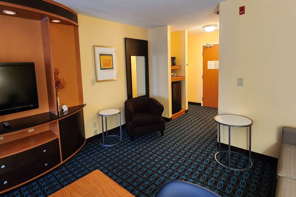 AmericInn by Wyndham St. Cloud MN Shopping Area 37/51