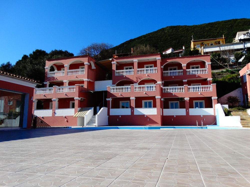 Paradiso Apartments 6/45
