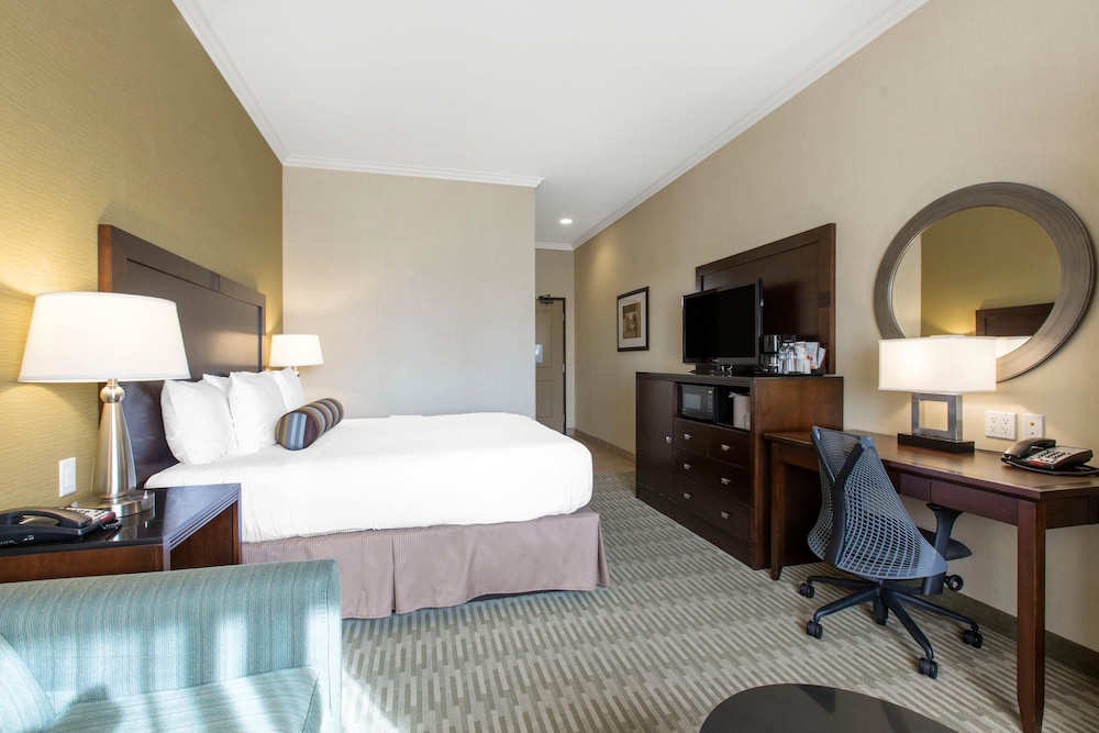The Oaks Hotel And Suites 27/43