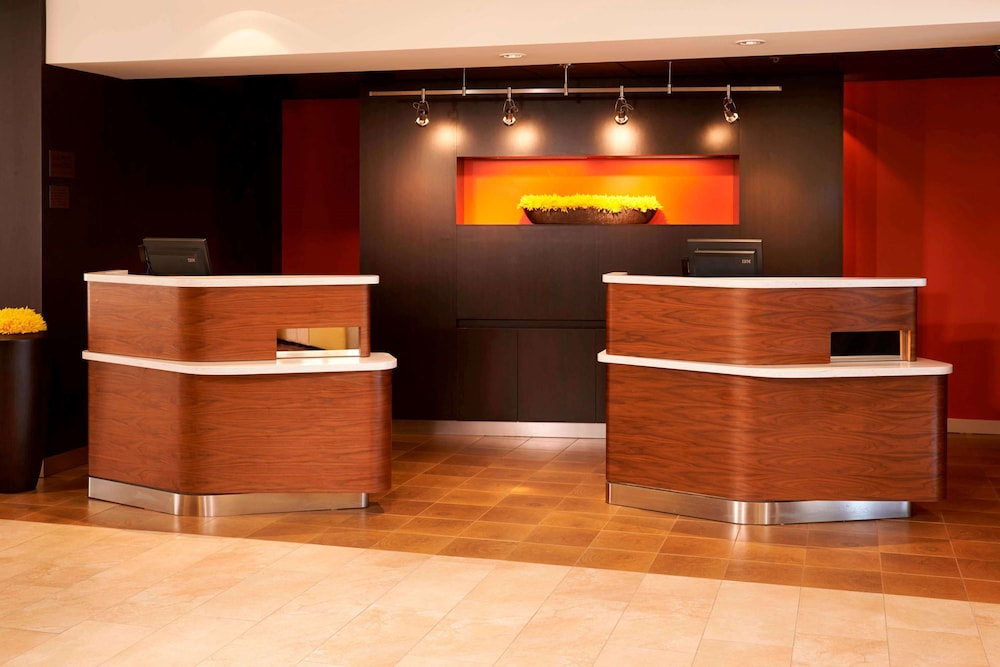 Comfort Inn and Suites Arlington Heights Wilke Rd 8/69