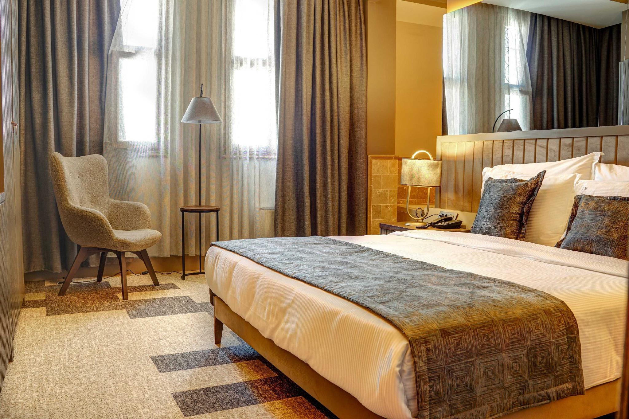Deluxe, Double Bed