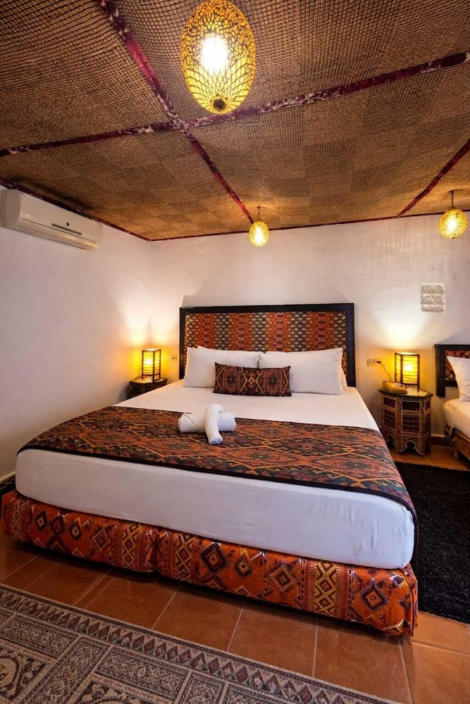 غرفة ديلوكس ثلاثية بسرير مزدوج وسرير فردي، Riad Amira Luxury Palace 2/10