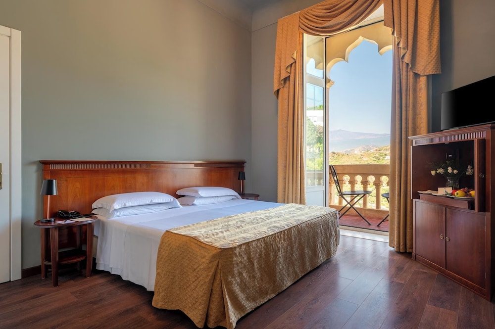 DELUXE, DOUBLE BED