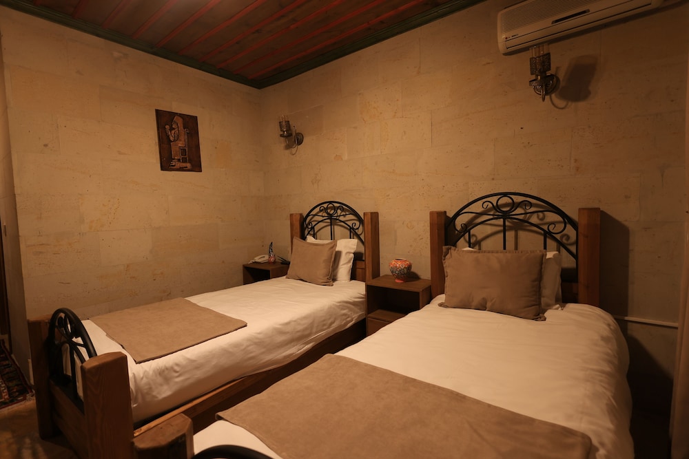 Katapa Stone House 13/50