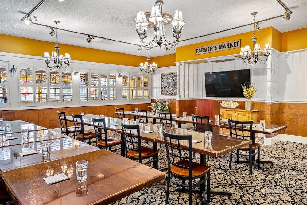Apple Farm Inn 49/65