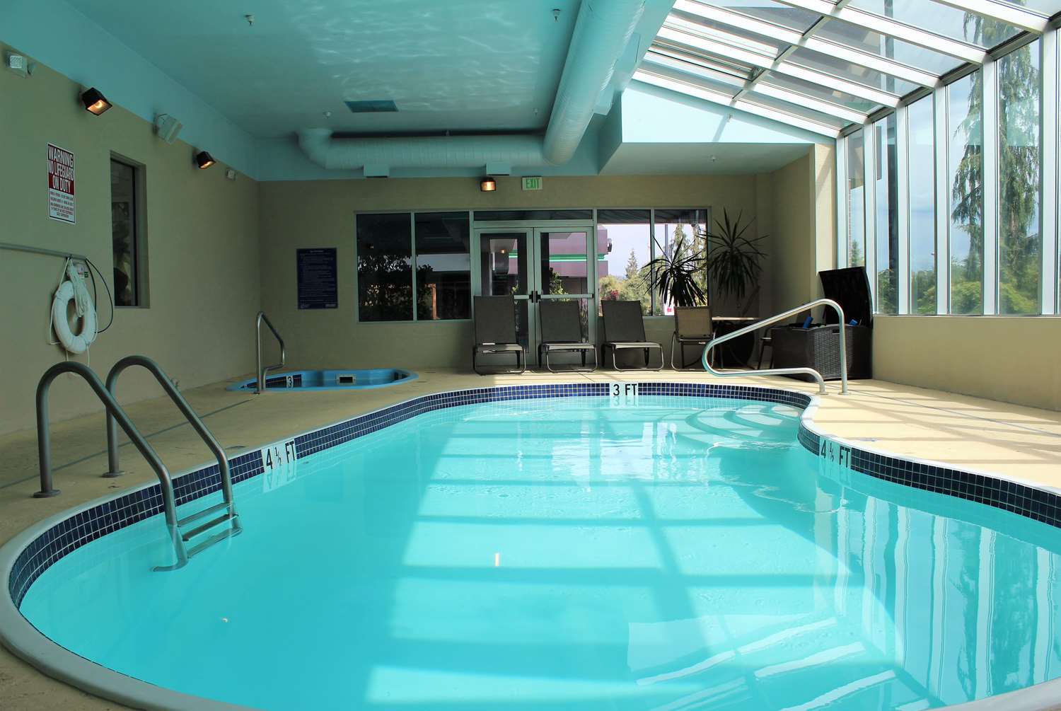 Medallion Inn and Suites 24/46