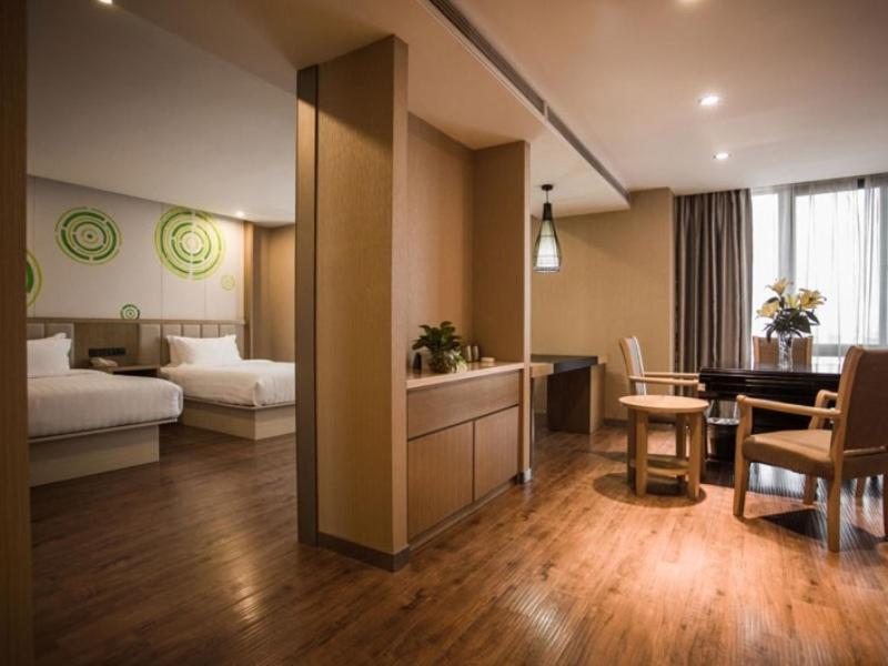 GreenTree Inn Taizhou Golden Eagle Shopping Center Dongfeng Road Express Hotel 32/39