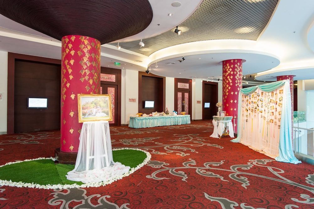 The Empress Chiang Mai Hotel 11/50