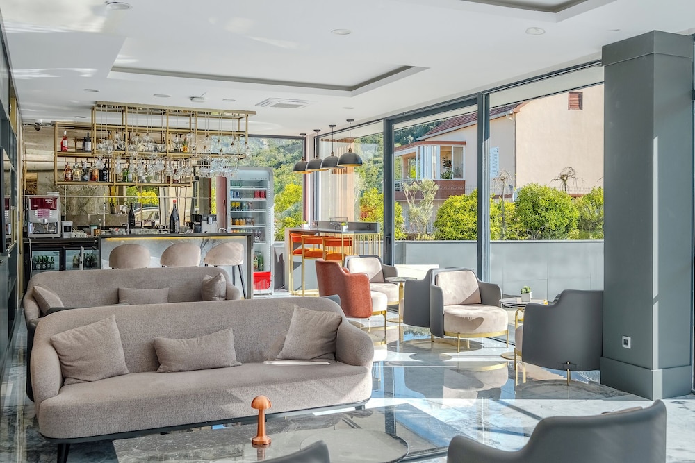 Montenegro Lodge 20/50