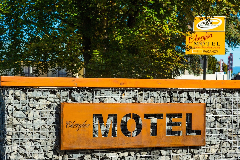 Cherylea Motel 6/72