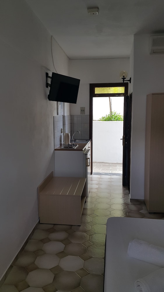 Maroula Blue Studios And Suites 31/70