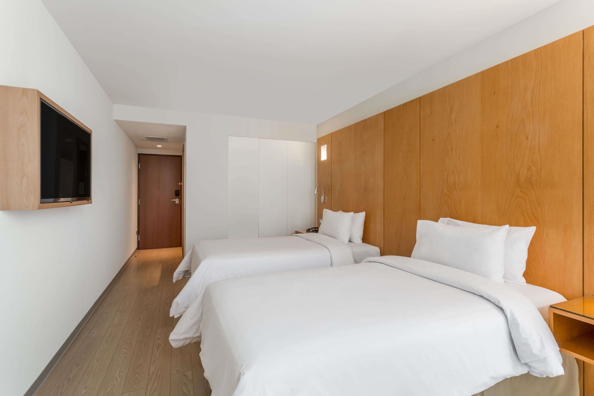 ROOM, TWIN BEDS