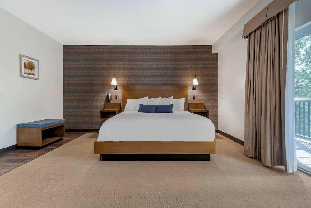 The Cranberry Ascend Hotel Collection 27/65
