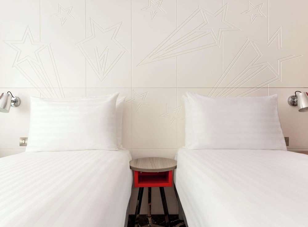Duet, Twin Beds