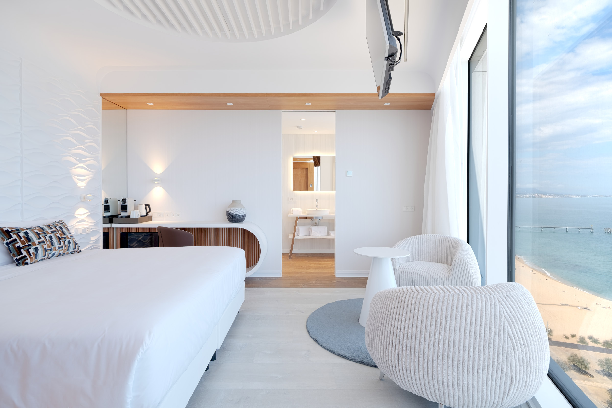 Deluxe, Double or Twin Bed