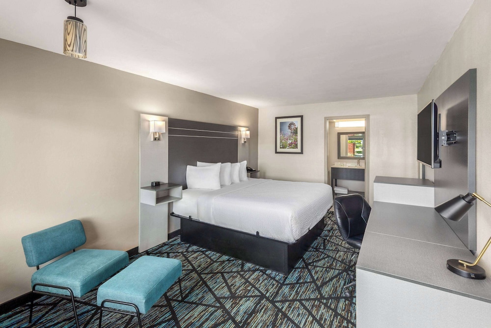Baymont by Wyndham Dothan 24/48